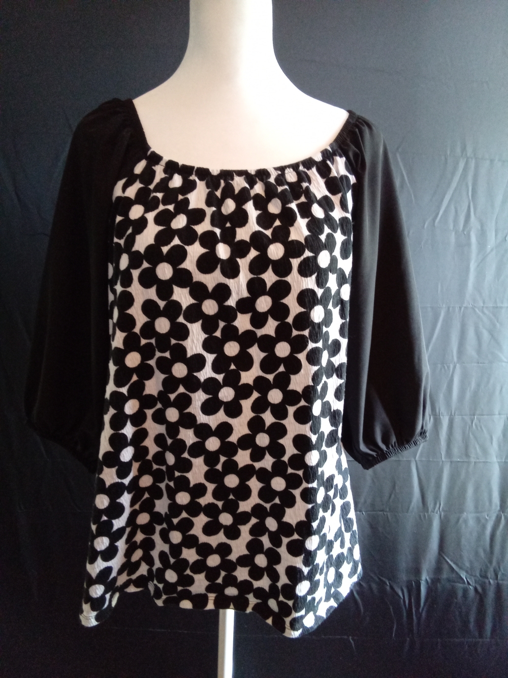 Cato Black & White Floral Puff-Sleeve Tunic Top